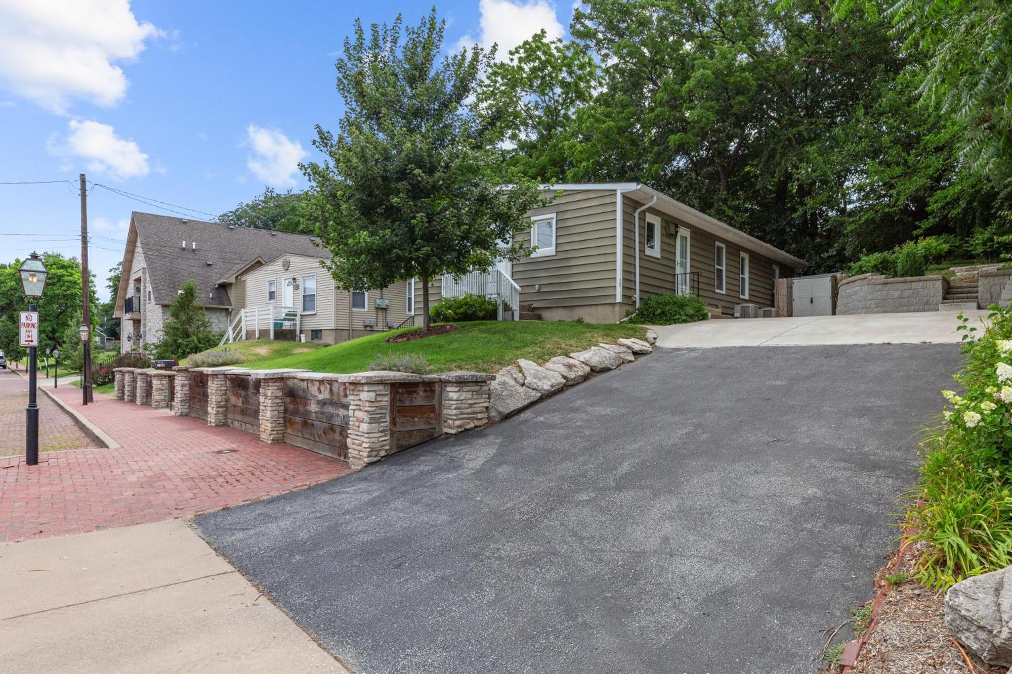 Charming Duplex On Main Apartment Saint Charles Exterior photo