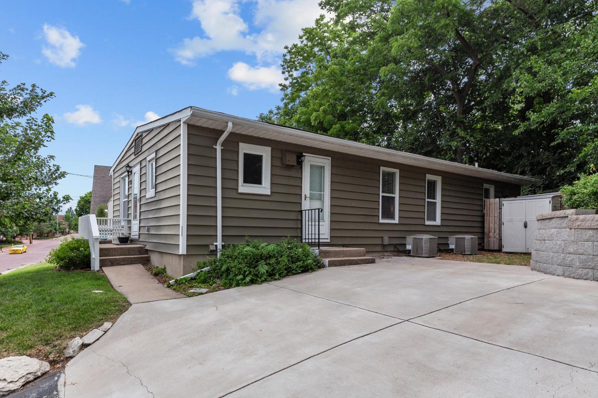 Charming Duplex On Main Apartment Saint Charles Exterior photo