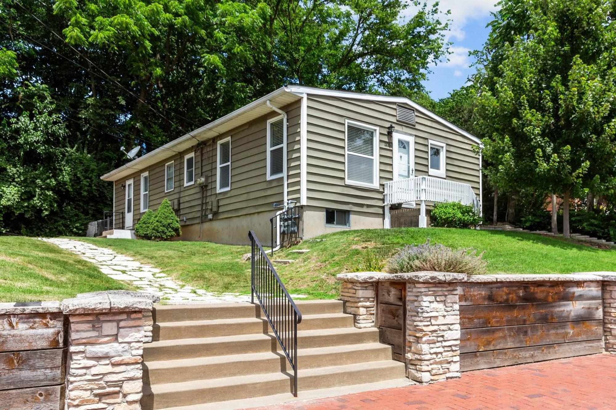 Charming Duplex On Main Apartment Saint Charles Exterior photo